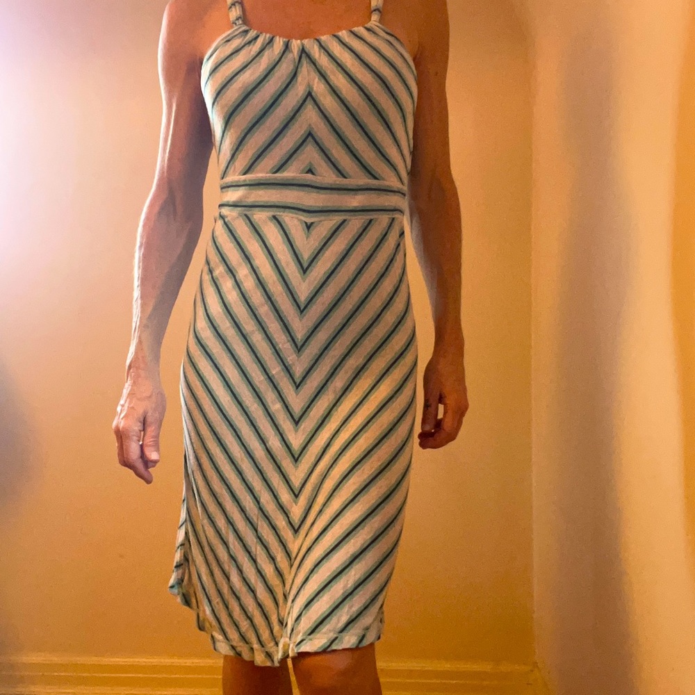 Striped fitted dress. White blue, black